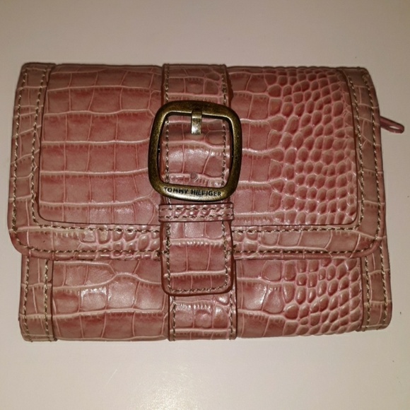 Tommy Hilfiger pink faux snakeskin wallet - Picture 1 of 5